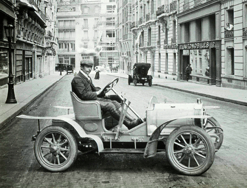 1906 Giosuè Giuppone sulla vetturetta Lion-Peugeot