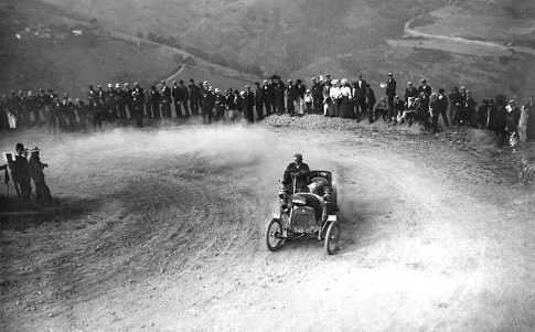 Giosuè Giuppone a Mont Pilat nel 1907 col monocilindrico Lion-Peugeot