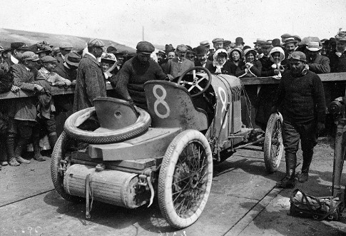 1909 Coppa Vetturette Boulogne - Giosuè Giuppone al peso dopo l'arrivo